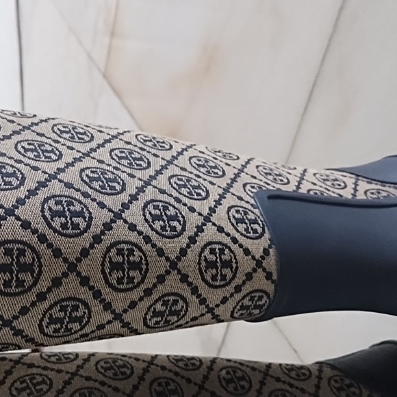 Tory Burch - Elegant Women's Patterned Rain Boots - Picture 2 of 6